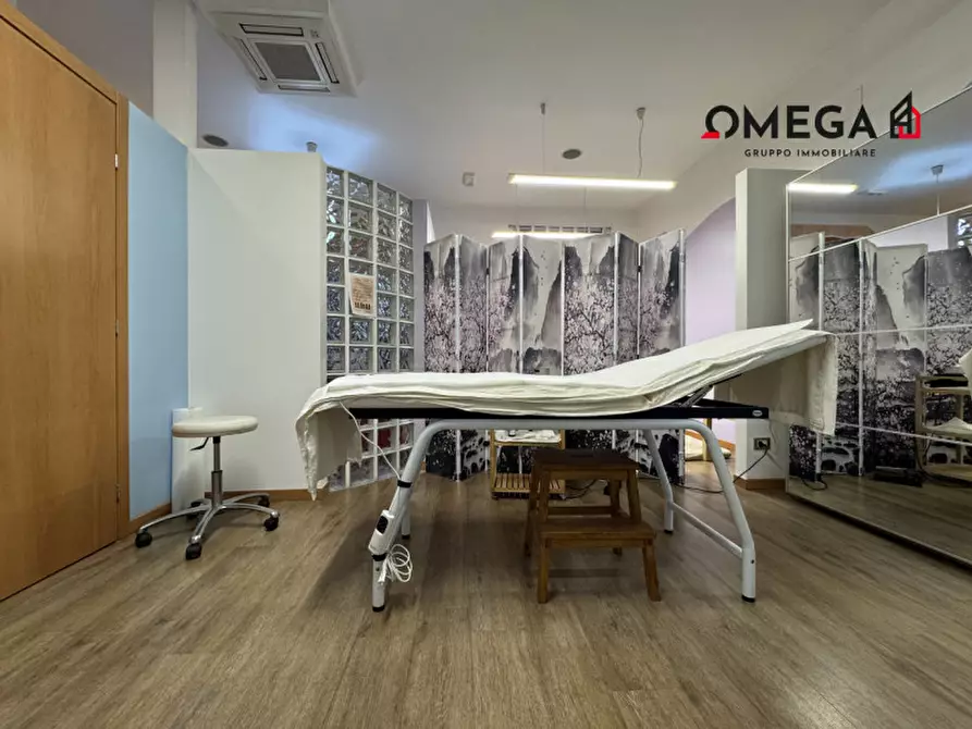 Immagine 17 di Negozio in vendita  in Via Udine 20 a Trieste