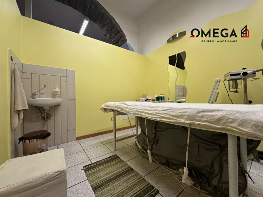 Immagine 18 di Negozio in vendita  in Via Udine 20 a Trieste