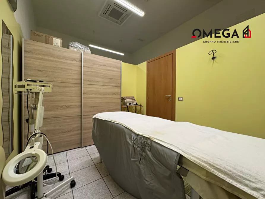 Immagine 20 di Negozio in vendita  in Via Udine 20 a Trieste