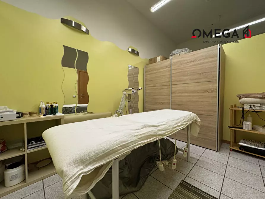 Immagine 21 di Negozio in vendita  in Via Udine 20 a Trieste