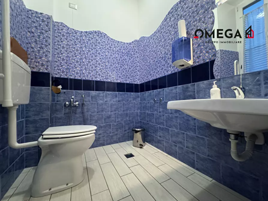 Immagine 23 di Negozio in vendita  in Via Udine 20 a Trieste