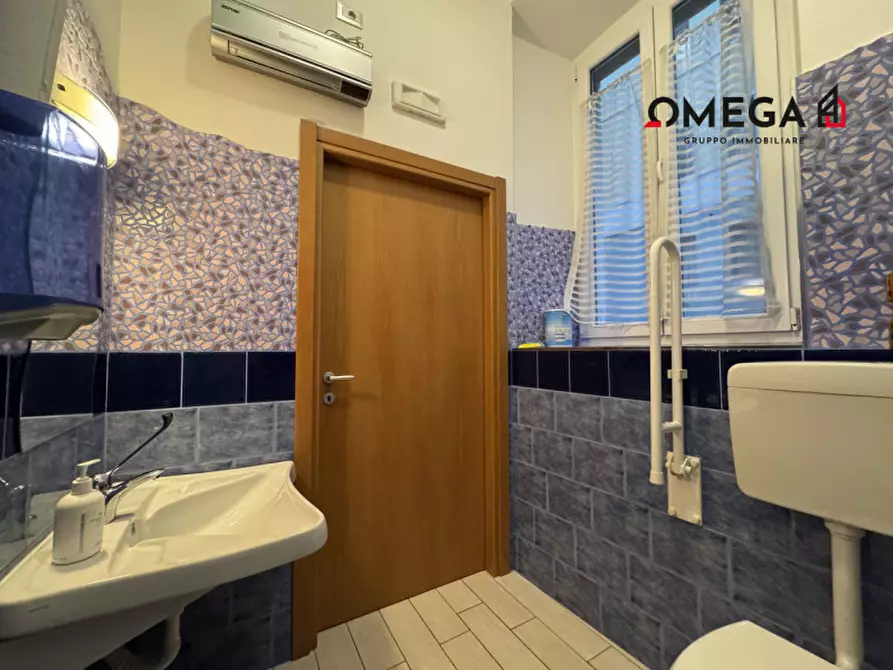 Immagine 24 di Negozio in vendita  in Via Udine 20 a Trieste