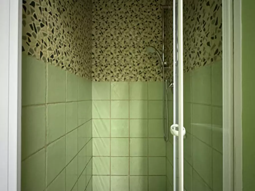 Immagine 30 di Negozio in vendita  in Via Udine 20 a Trieste