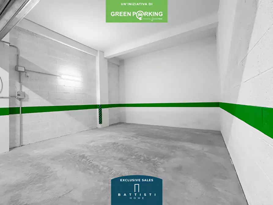 Immagine 5 di Garage in vendita  in Viale Guglielmo Marconi a Roma