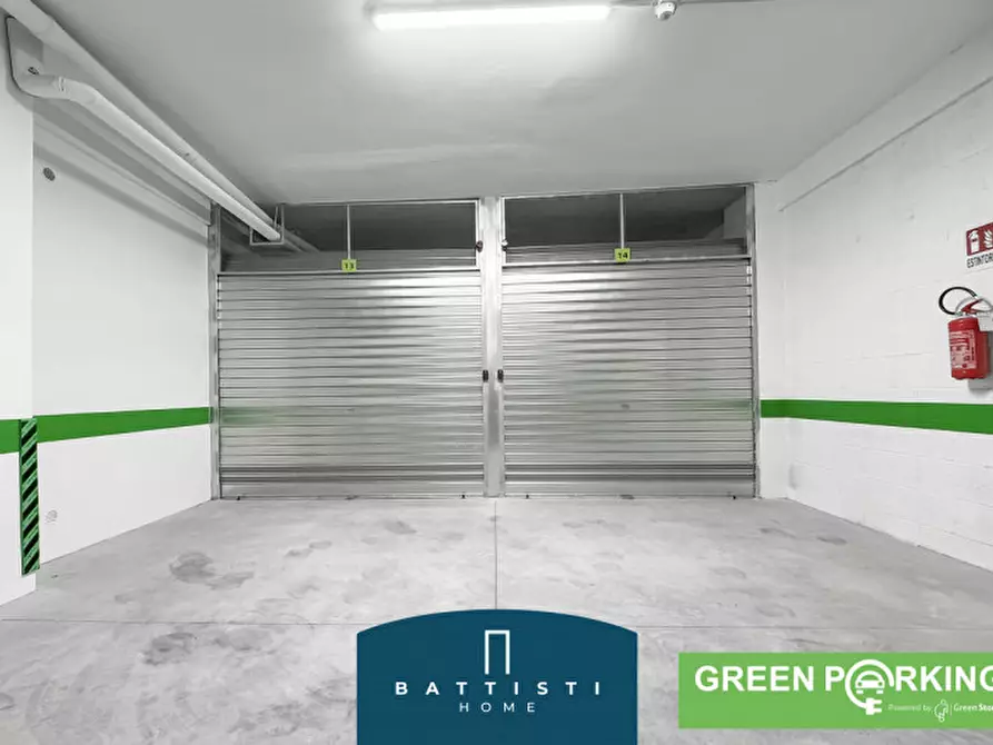 Immagine 8 di Garage in vendita  in Viale Guglielmo Marconi a Roma