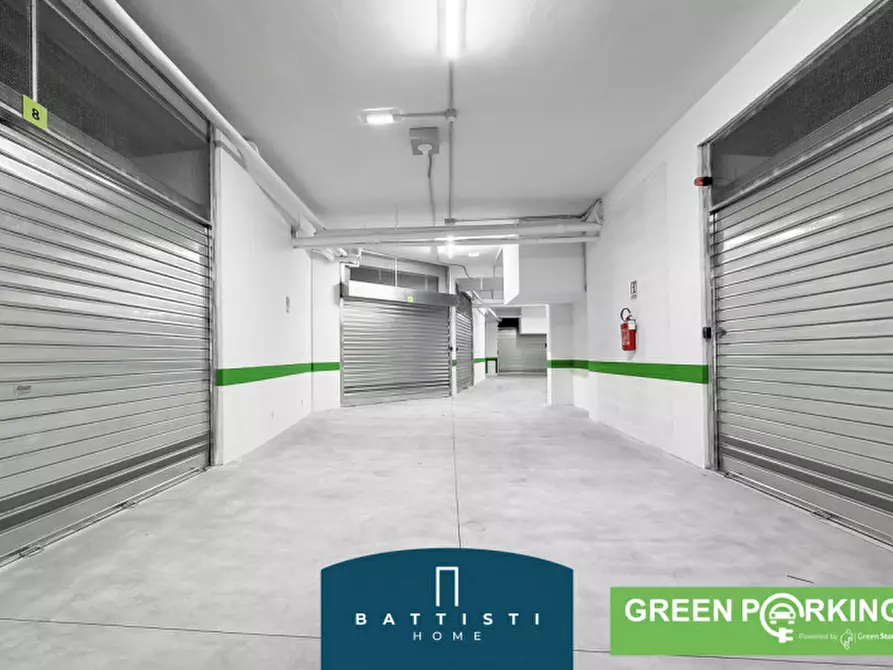 Immagine 10 di Garage in vendita  in Viale Guglielmo Marconi a Roma