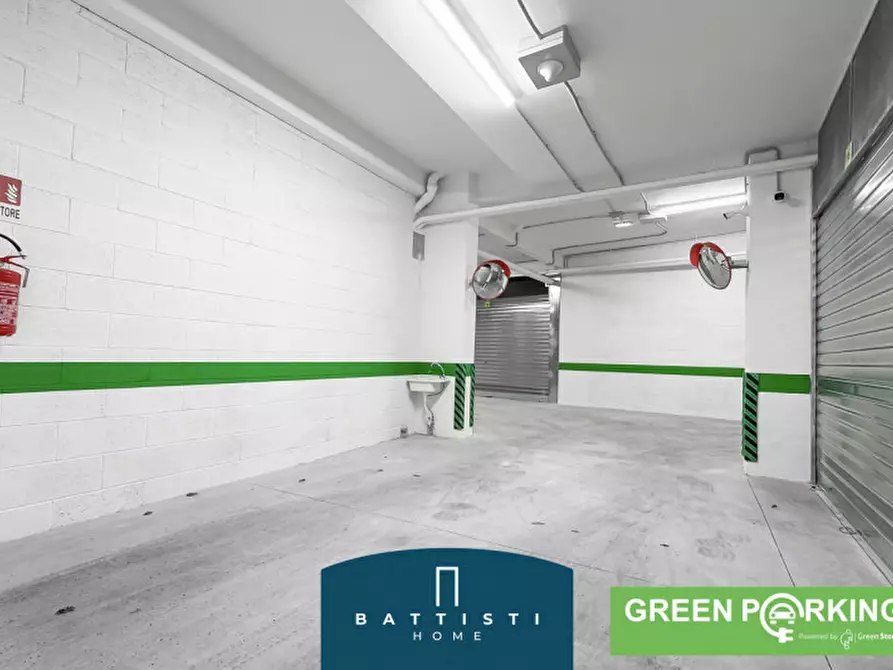 Immagine 12 di Garage in vendita  in Viale Guglielmo Marconi a Roma