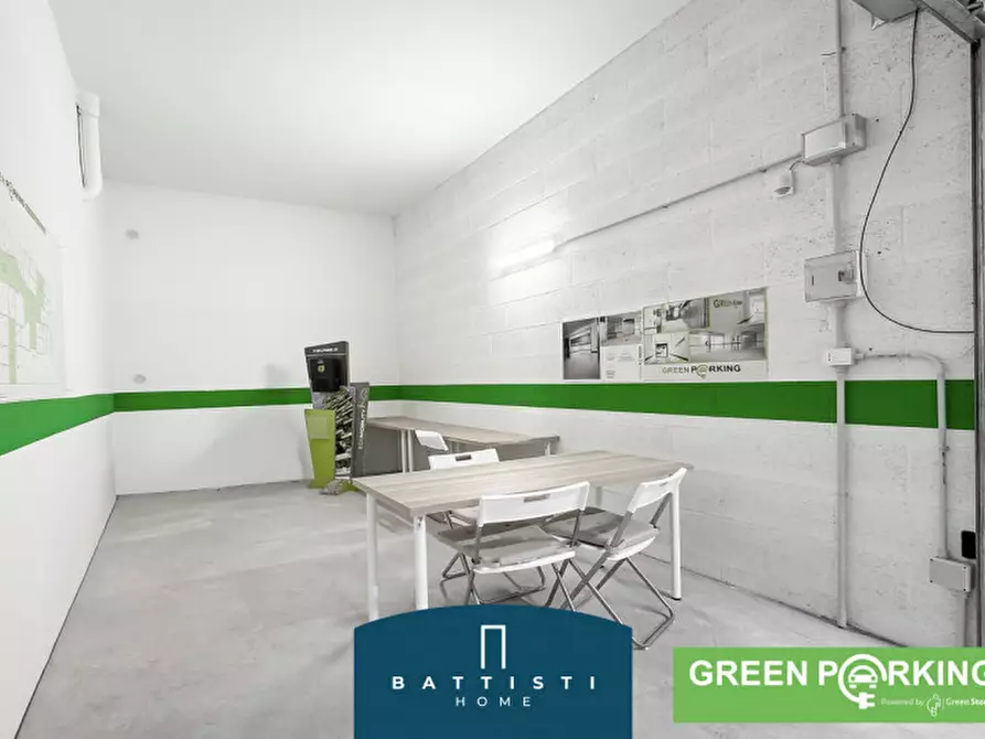 Immagine 15 di Garage in vendita  in Viale Guglielmo Marconi a Roma