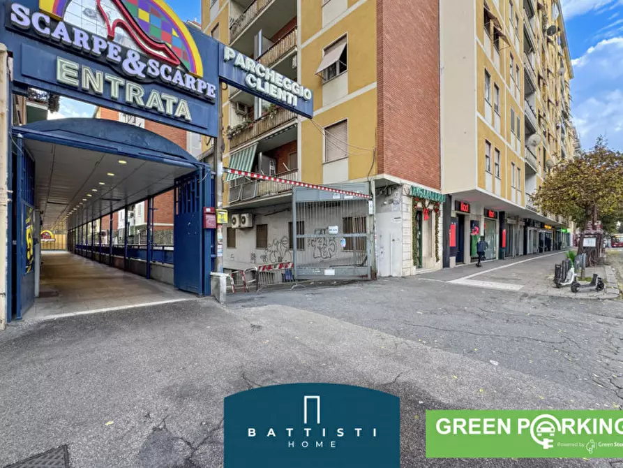 Immagine 23 di Garage in vendita  in Viale Guglielmo Marconi a Roma