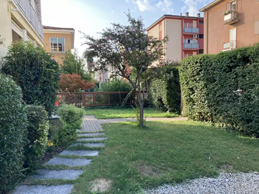 Immagine 25 di Casa bifamiliare in affitto  a Vicenza