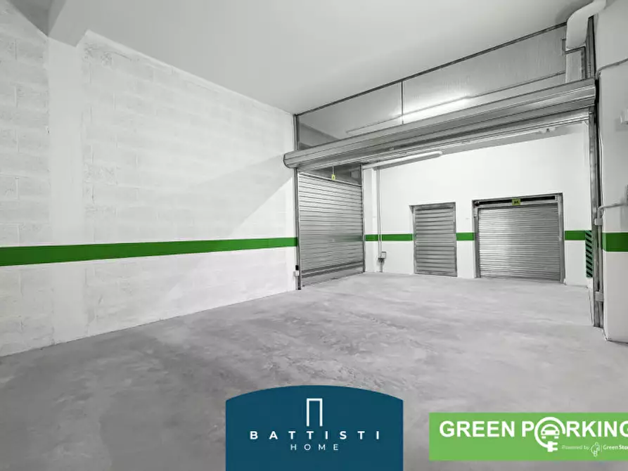 Immagine 2 di Garage in vendita  in Viale Guglielmo Marconi a Roma