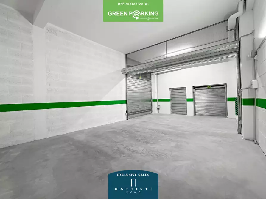 Immagine 3 di Garage in vendita  in Viale Guglielmo Marconi a Roma