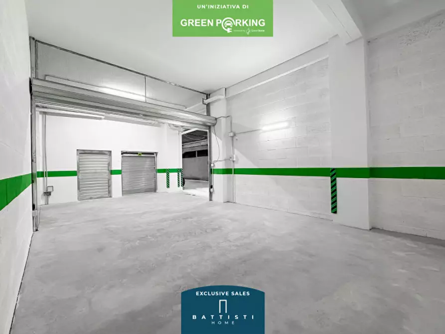 Immagine 4 di Garage in vendita  in Viale Guglielmo Marconi a Roma