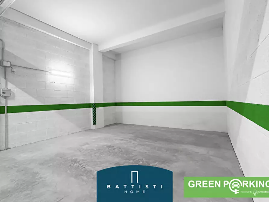 Immagine 4 di Garage in vendita  in Viale Guglielmo Marconi a Roma