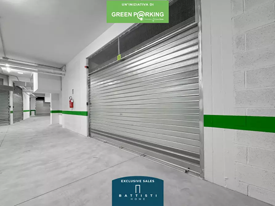 Immagine 12 di Garage in vendita  in Viale Guglielmo Marconi a Roma