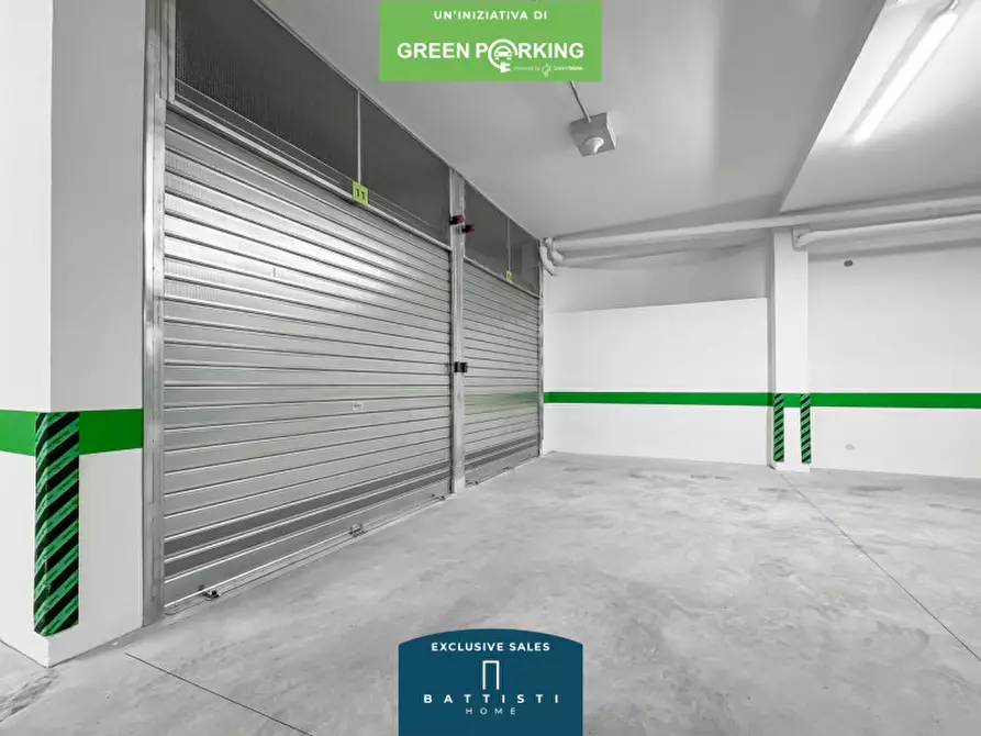 Immagine 16 di Garage in vendita  in Viale Guglielmo Marconi a Roma