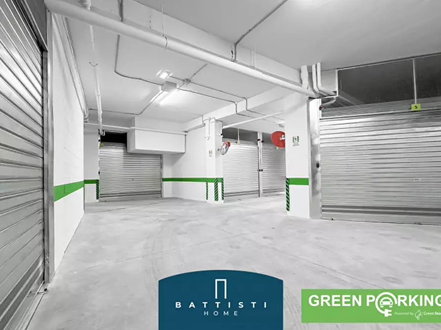 Immagine 18 di Garage in vendita  in Viale Guglielmo Marconi a Roma