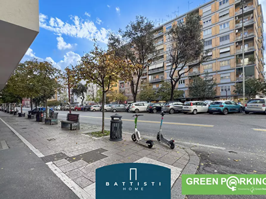 Immagine 29 di Garage in vendita  in Viale Guglielmo Marconi a Roma