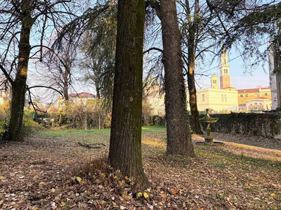 Immagine 11 di Villa in vendita  in corso garibadi 72 a Thiene