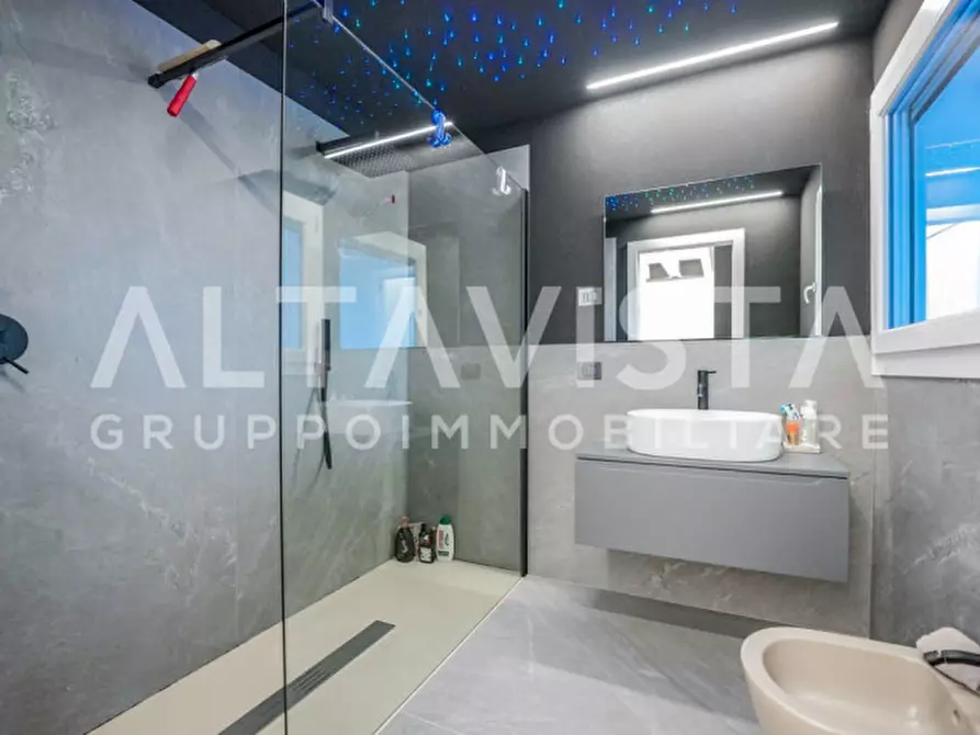 Immagine 11 di Attico in vendita  in Via Michelangelo a Desenzano Del Garda