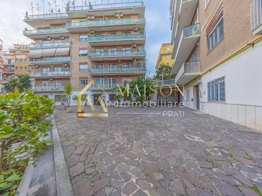 Immagine 3 di Appartamento in vendita  in Via Baldo degli Ubaldi a Roma