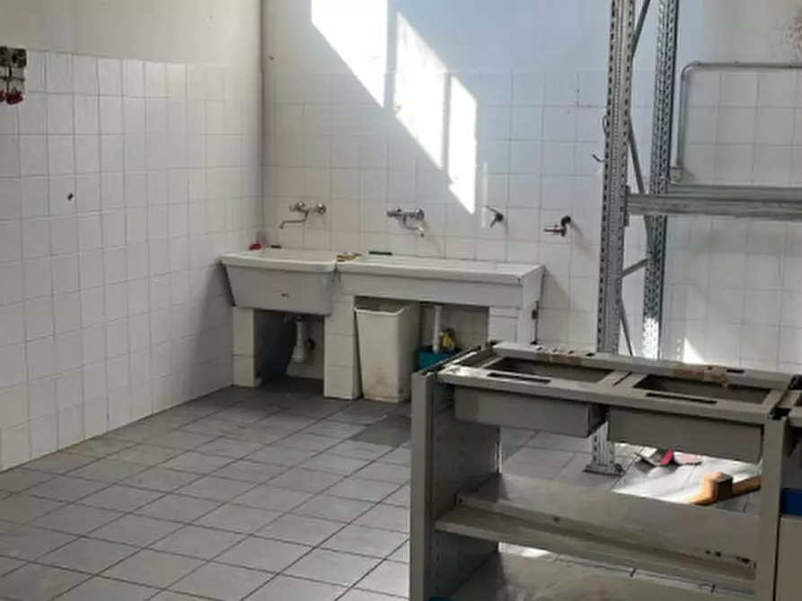 Immagine 4 di Capannone industriale in affitto  in Via Pole a Acqualagna