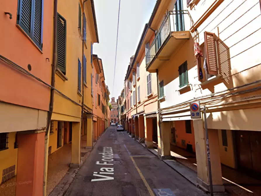 Immagine 1 di Negozio in vendita  in Via Fondazza a Bologna