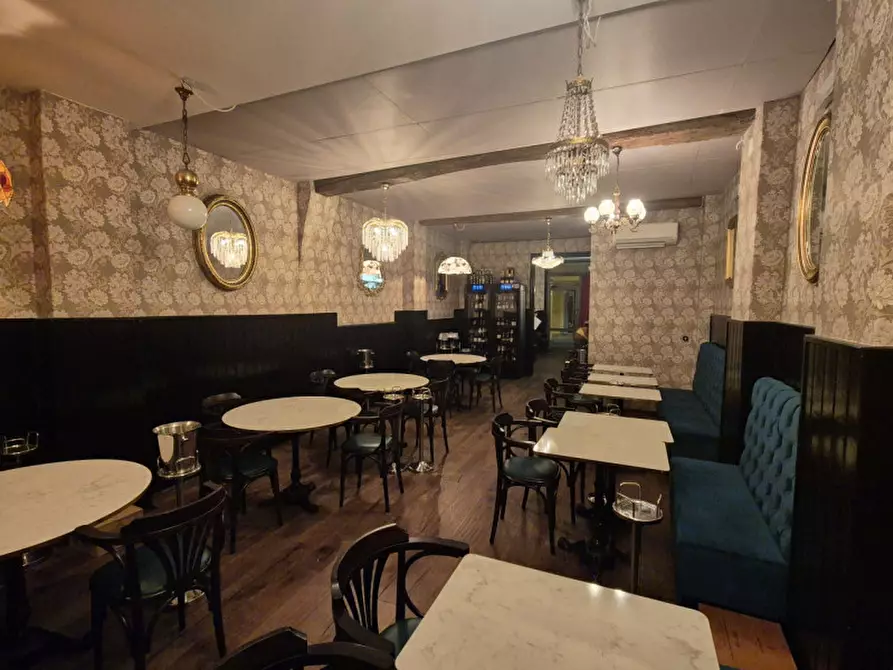 Immagine 4 di Negozio in vendita  in Via Fondazza a Bologna