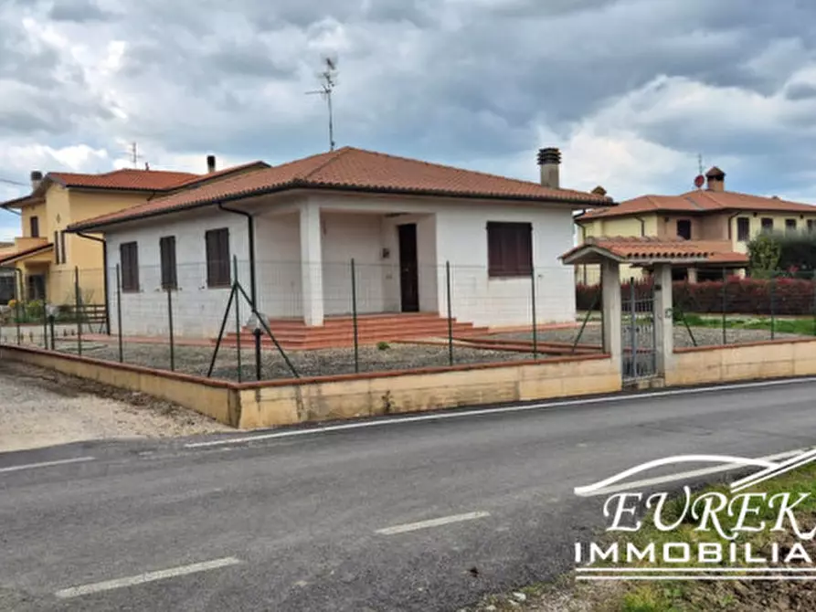 Immagine 1 di Casa indipendente in vendita  in Pozzuolo a Castiglione Del Lago