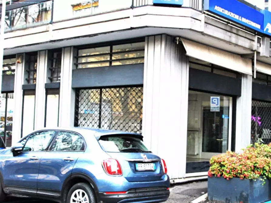 Immagine 1 di Negozio in vendita  in via Dei Martiri n. 4 a Rho