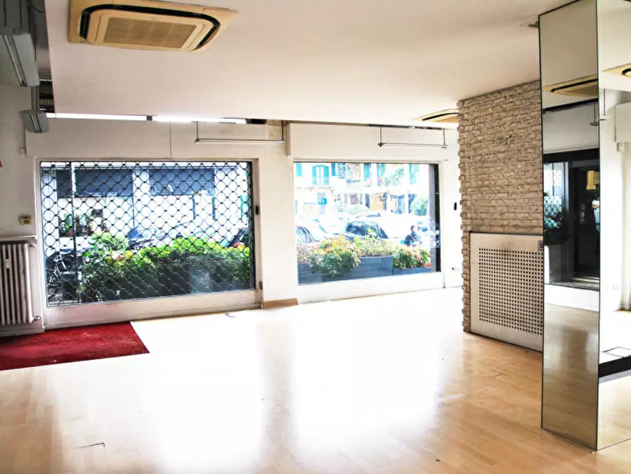 Immagine 2 di Negozio in vendita  in via Dei Martiri n. 4 a Rho