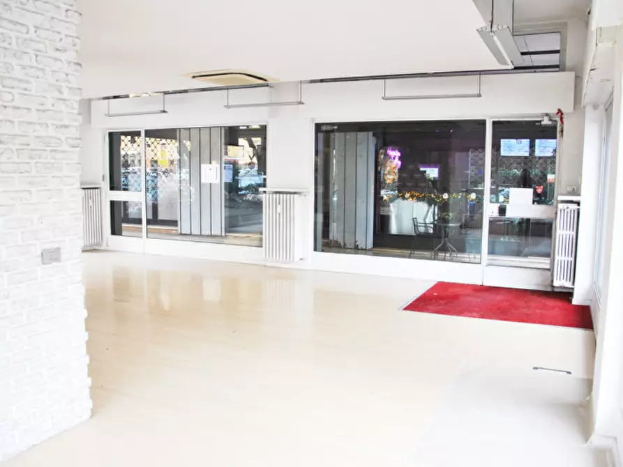 Immagine 4 di Negozio in vendita  in via Dei Martiri n. 4 a Rho