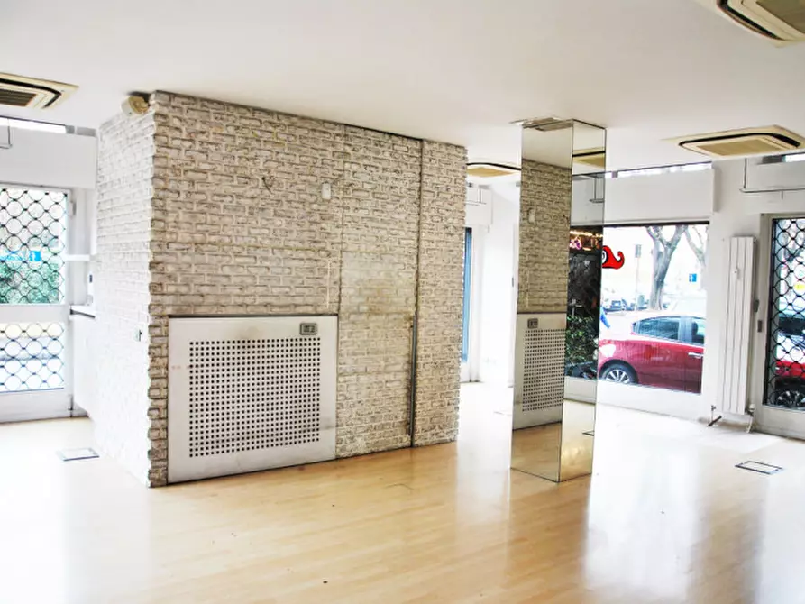 Immagine 5 di Negozio in vendita  in via Dei Martiri n. 4 a Rho