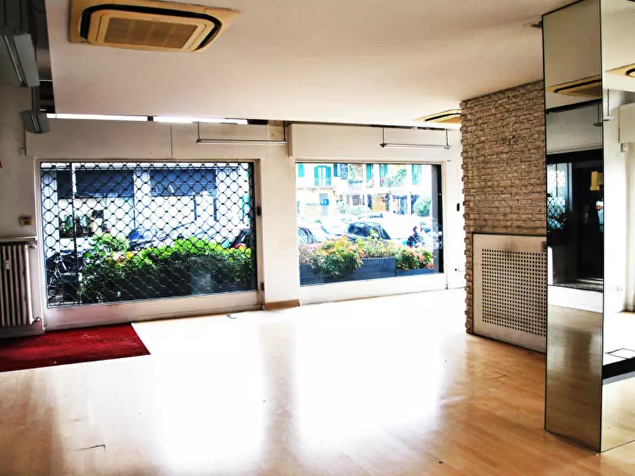 Immagine 5 di Negozio in vendita  in via Dei Martiri n. 4 a Rho