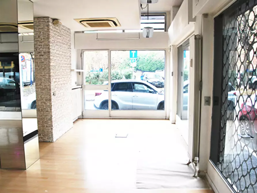 Immagine 7 di Negozio in vendita  in via Dei Martiri n. 4 a Rho