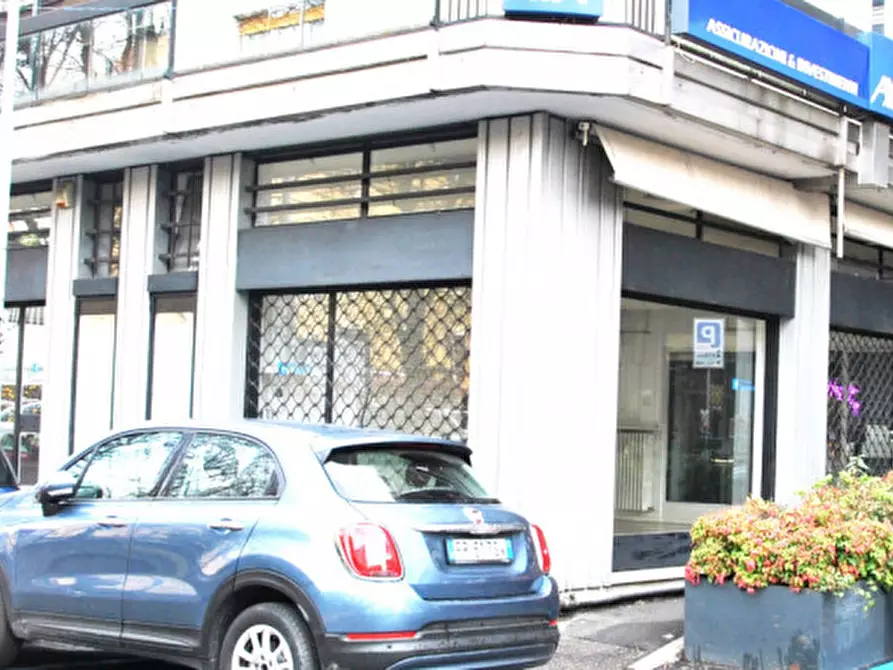 Immagine 10 di Negozio in vendita  in via Dei Martiri n. 4 a Rho