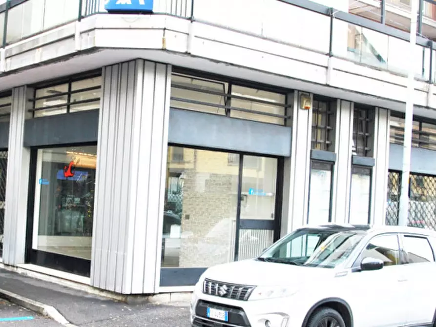 Immagine 11 di Negozio in vendita  in via Dei Martiri n. 4 a Rho