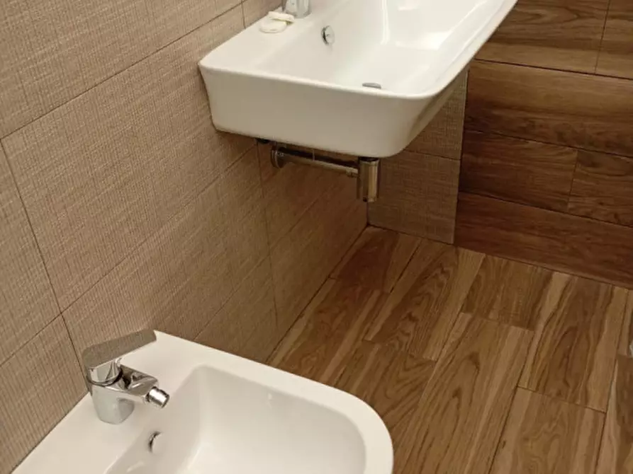 Immagine 6 di Camera in affitto  in Corso Novara 1 a Napoli