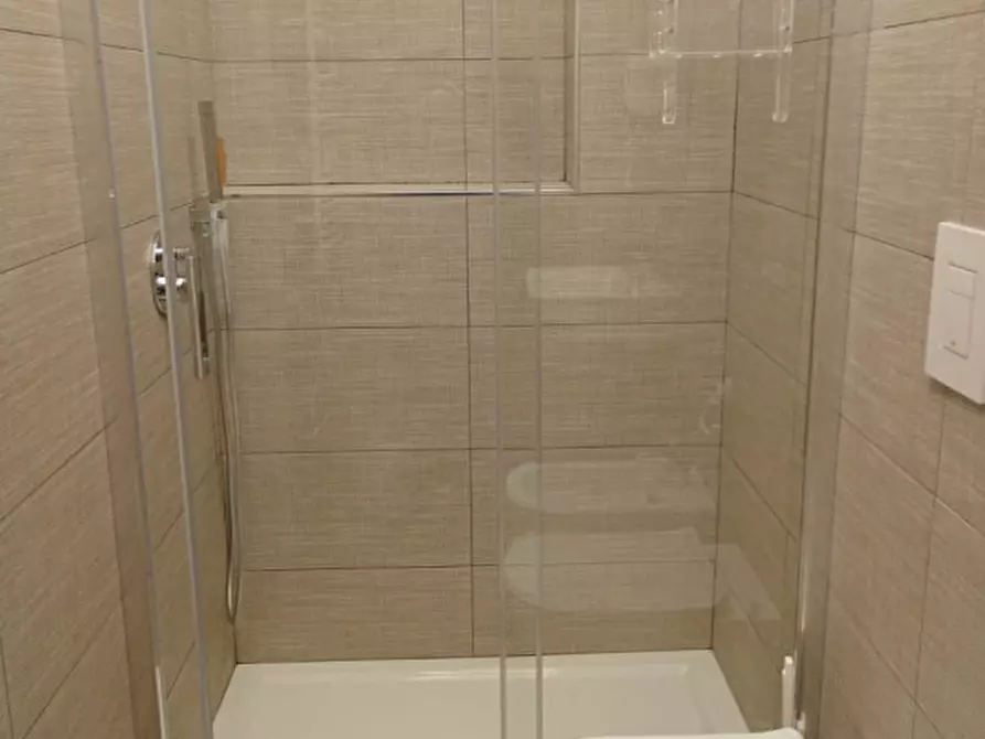 Immagine 13 di Camera in affitto  in Corso Novara 1 a Napoli