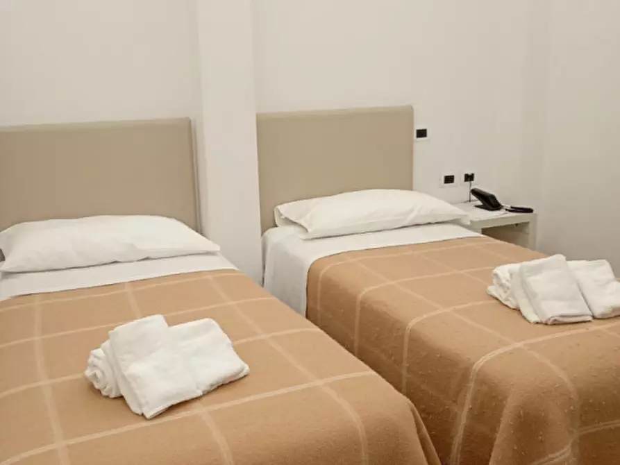 Immagine 14 di Camera in affitto  in Corso Novara 1 a Napoli