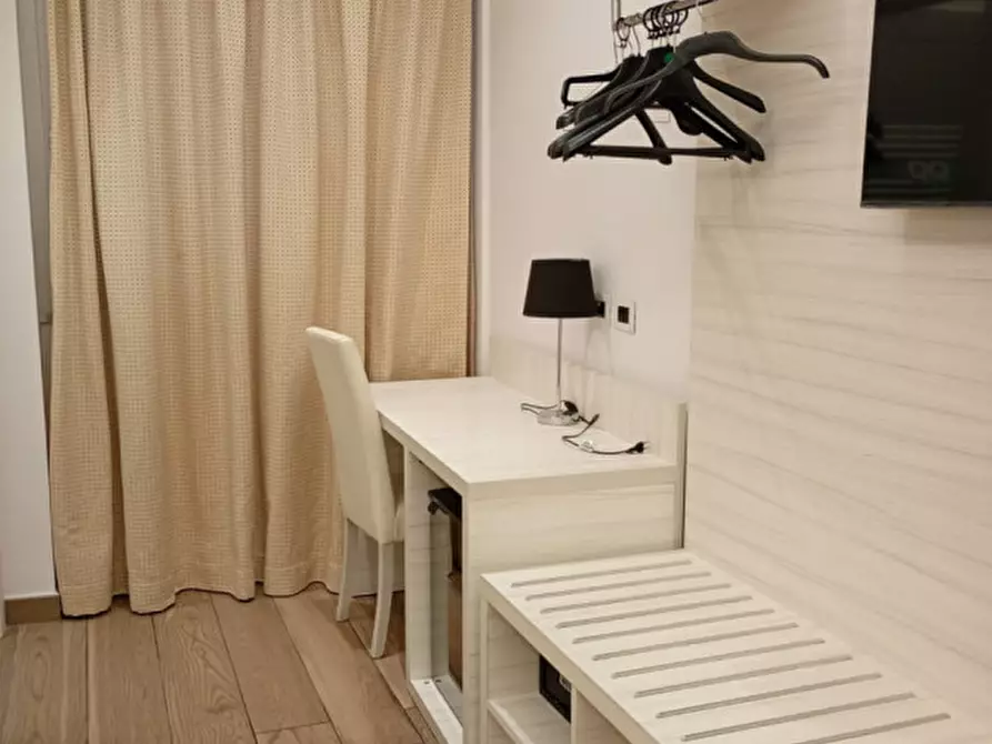 Immagine 17 di Camera in affitto  in Corso Novara 1 a Napoli