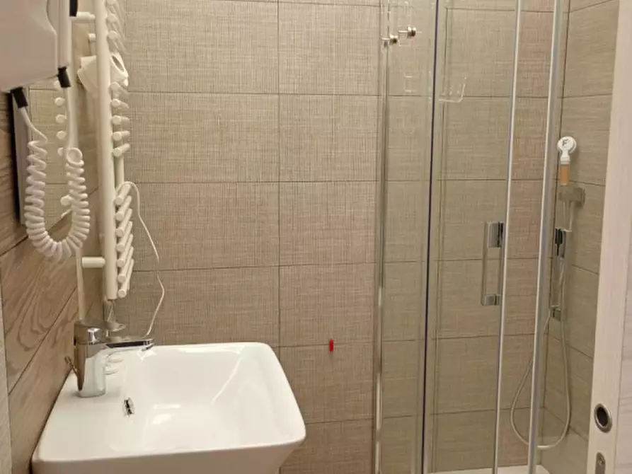 Immagine 18 di Camera in affitto  in Corso Novara 1 a Napoli