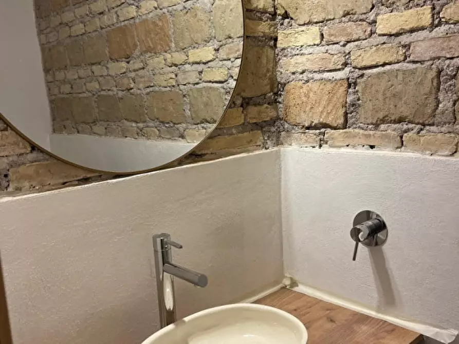 Immagine 3 di Negozio in affitto  in Via Clementina a Roma