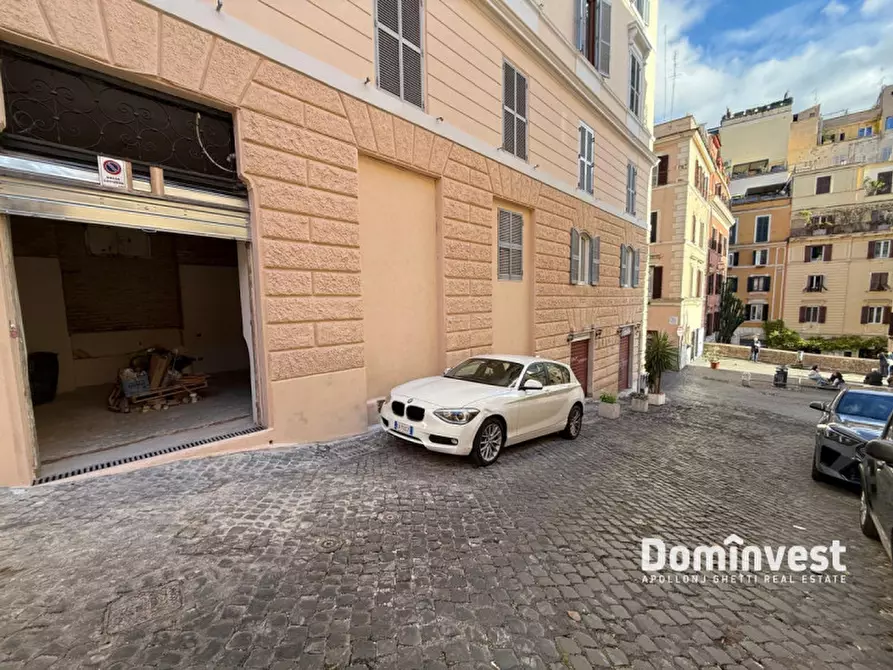Immagine 4 di Negozio in affitto  in Via Clementina a Roma