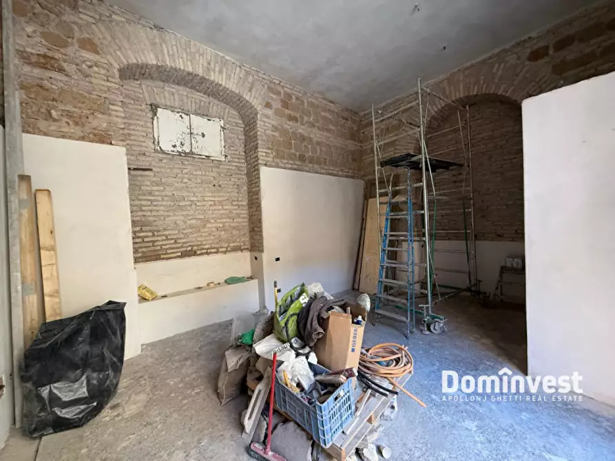 Immagine 5 di Negozio in affitto  in Via Clementina a Roma
