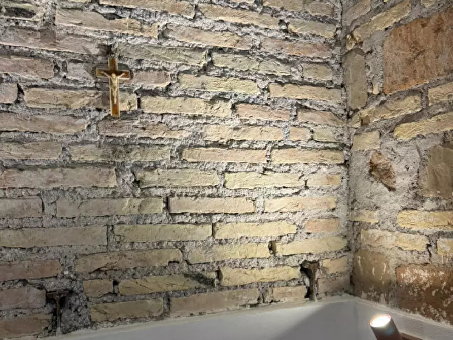 Immagine 5 di Negozio in affitto  in Via Clementina a Roma