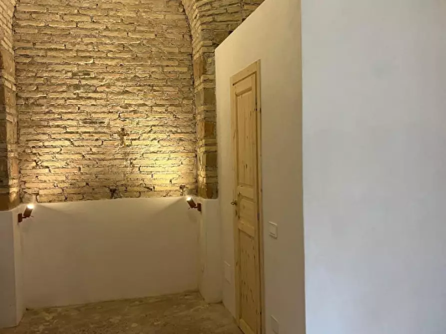 Immagine 6 di Negozio in affitto  in Via Clementina a Roma