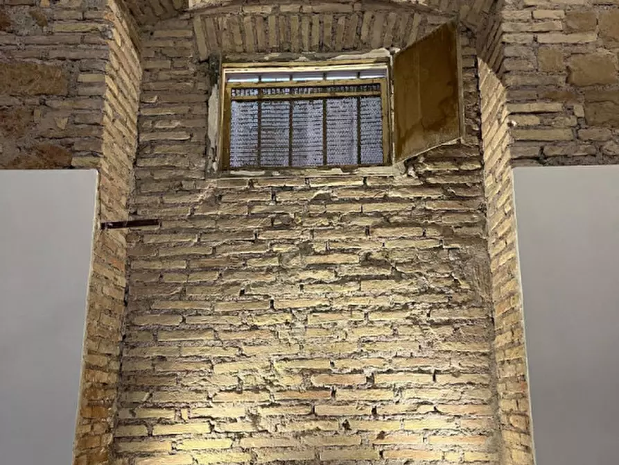 Immagine 7 di Negozio in affitto  in Via Clementina a Roma