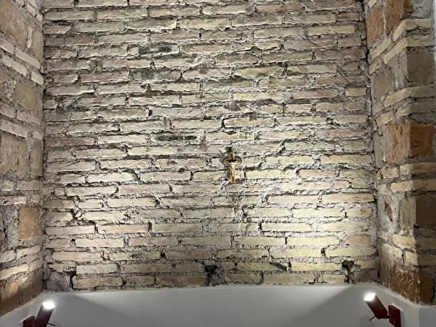 Immagine 9 di Negozio in affitto  in Via Clementina a Roma