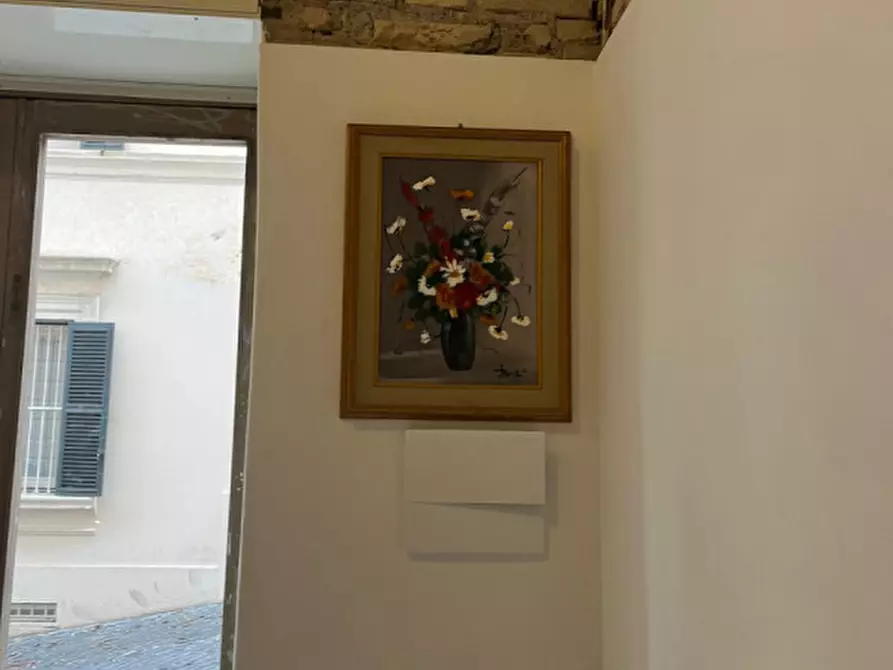 Immagine 12 di Negozio in affitto  in Via Clementina a Roma